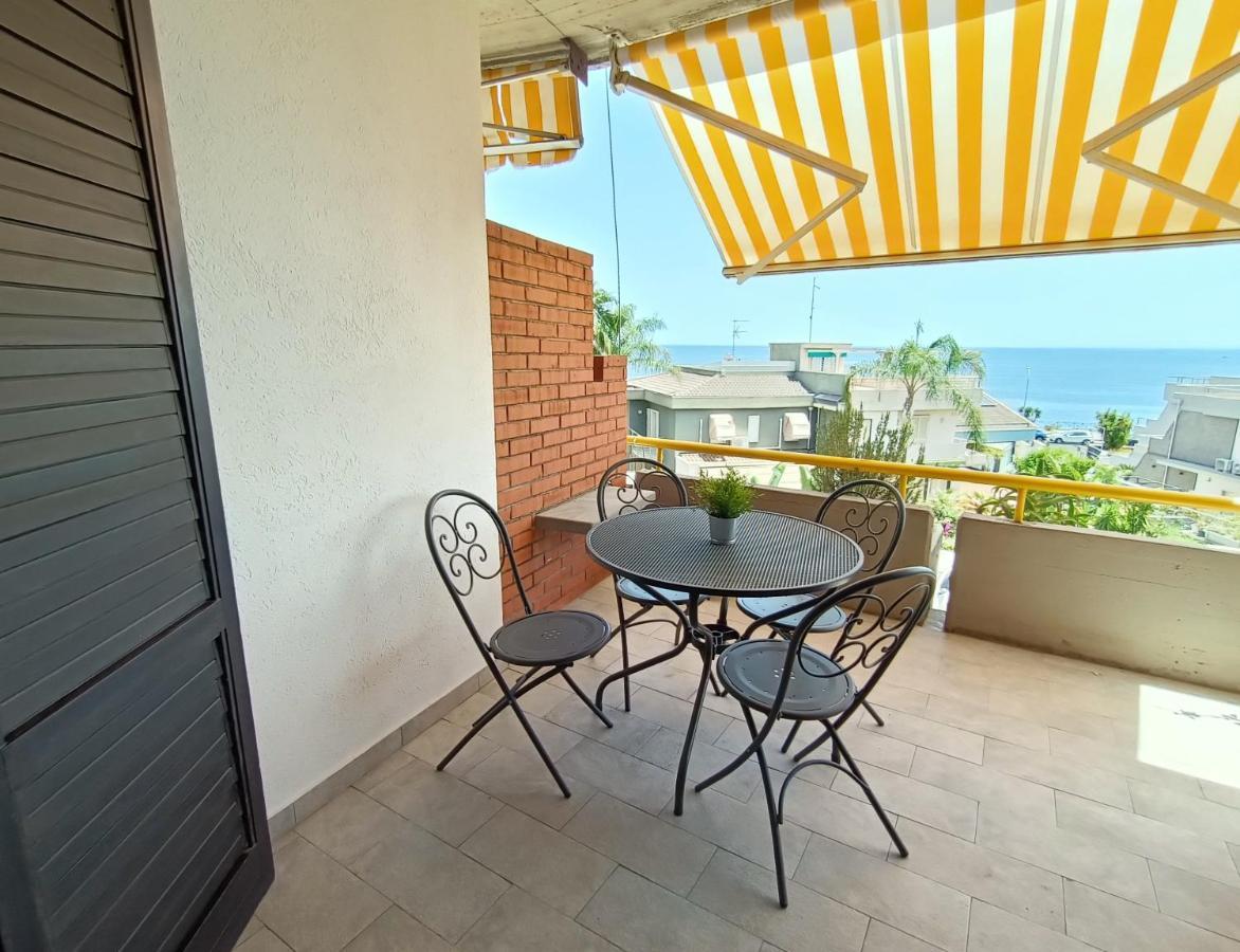 Venusilia Apartment - Free Parking Aci Castello Eksteriør bilde